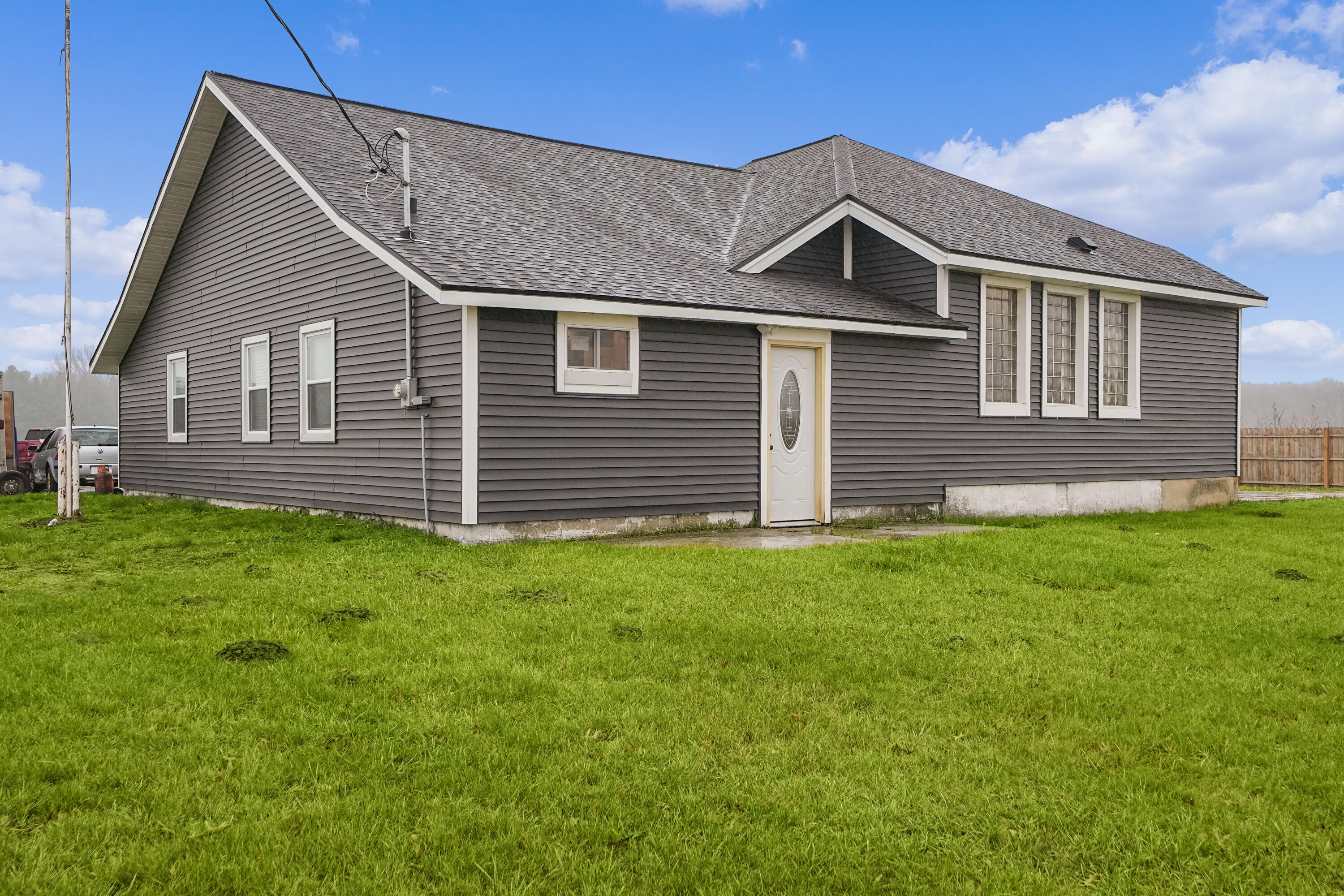 7564 13 Mile Road Northeast Rockford, MI 49341 - Photo 2 of 25 DSC03298