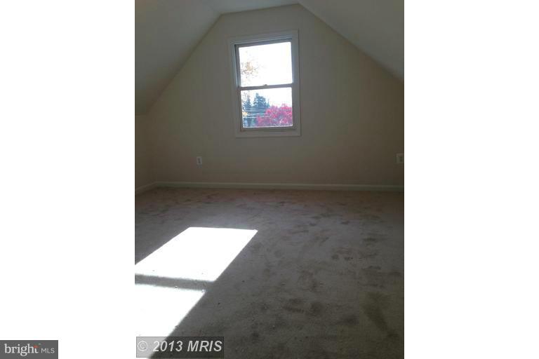 6030 Hunt Club Road Elkridge, MD 21075 - Photo 20 of 22 Bedroom