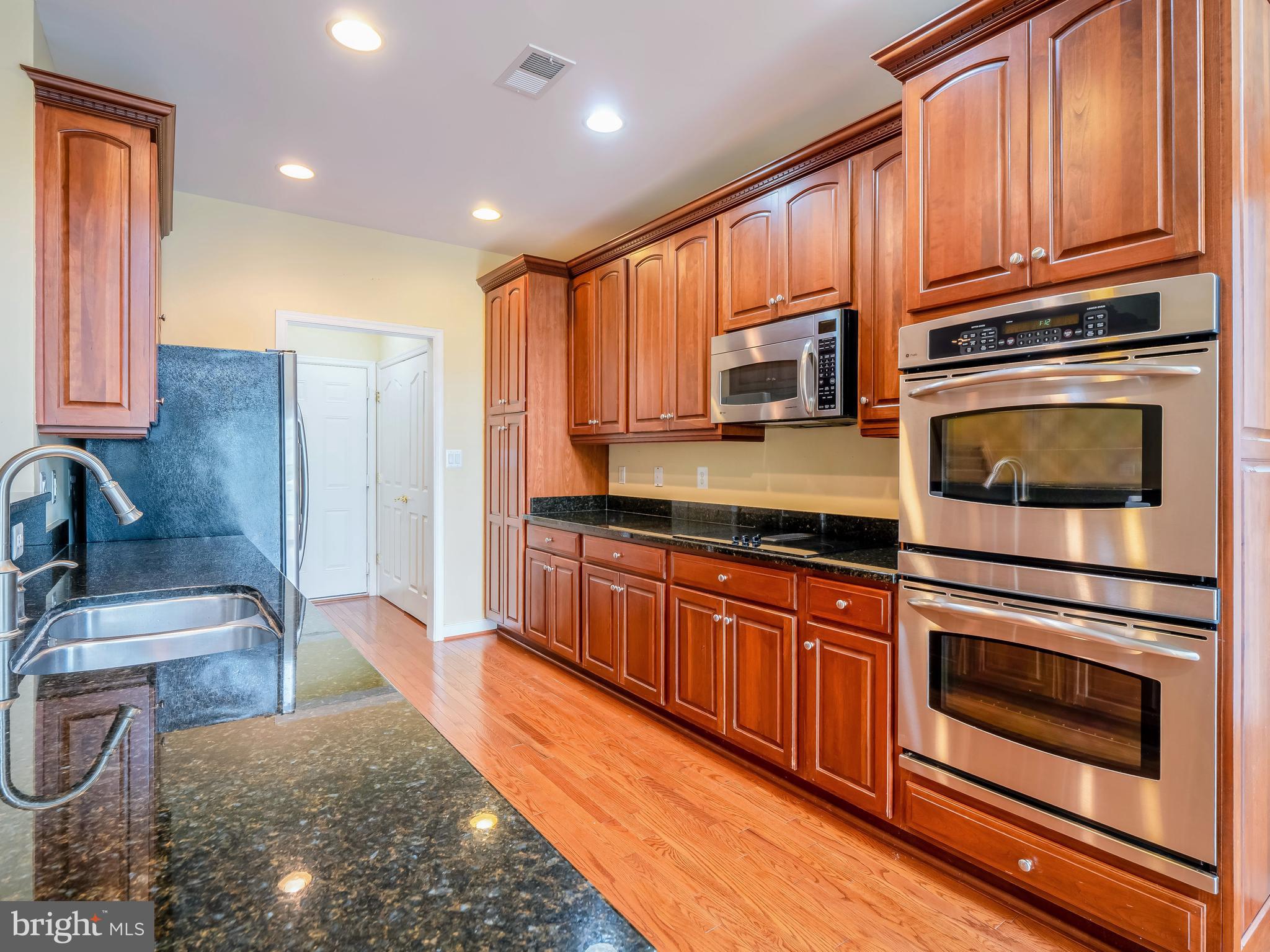13191 Triple Crown Loop Gainesville, VA 20155 - Photo 12 of 40 Granite Countertops