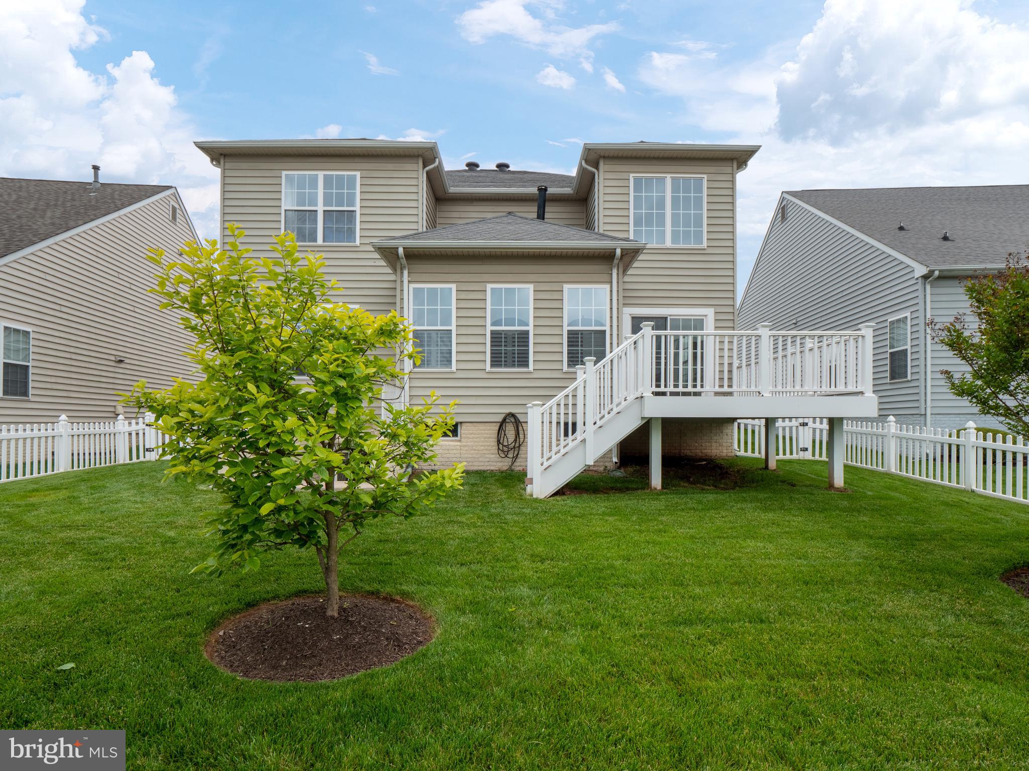 13191 Triple Crown Loop Gainesville, VA 20155 - Photo 9 of 40 Well Manicured Back Yard