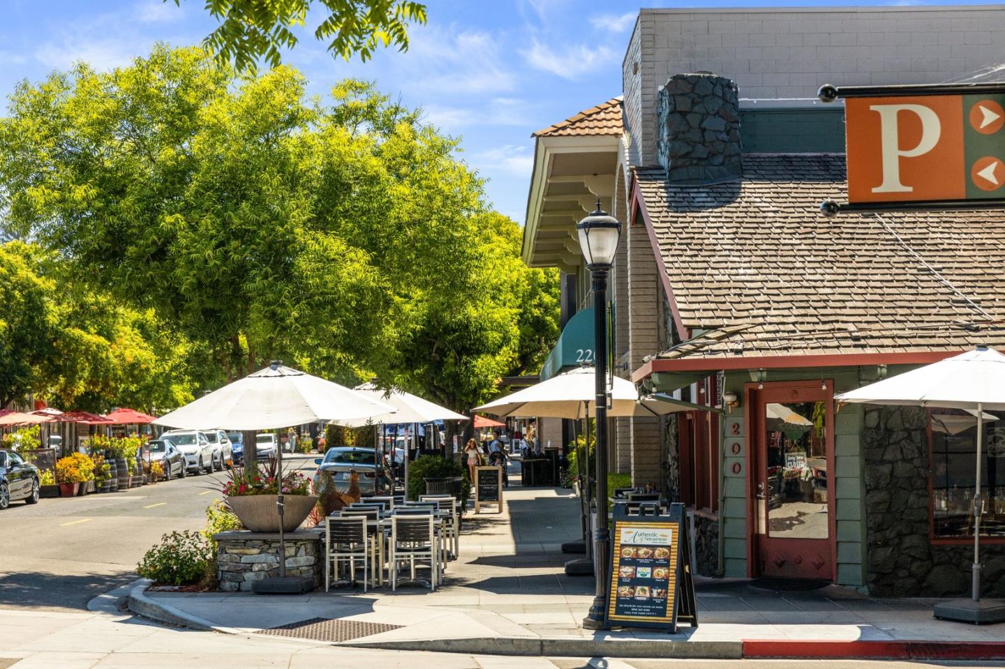 484 Gabilan Street Los Altos, CA 94022 - Photo 32 of 34 a view of street with sitting area
