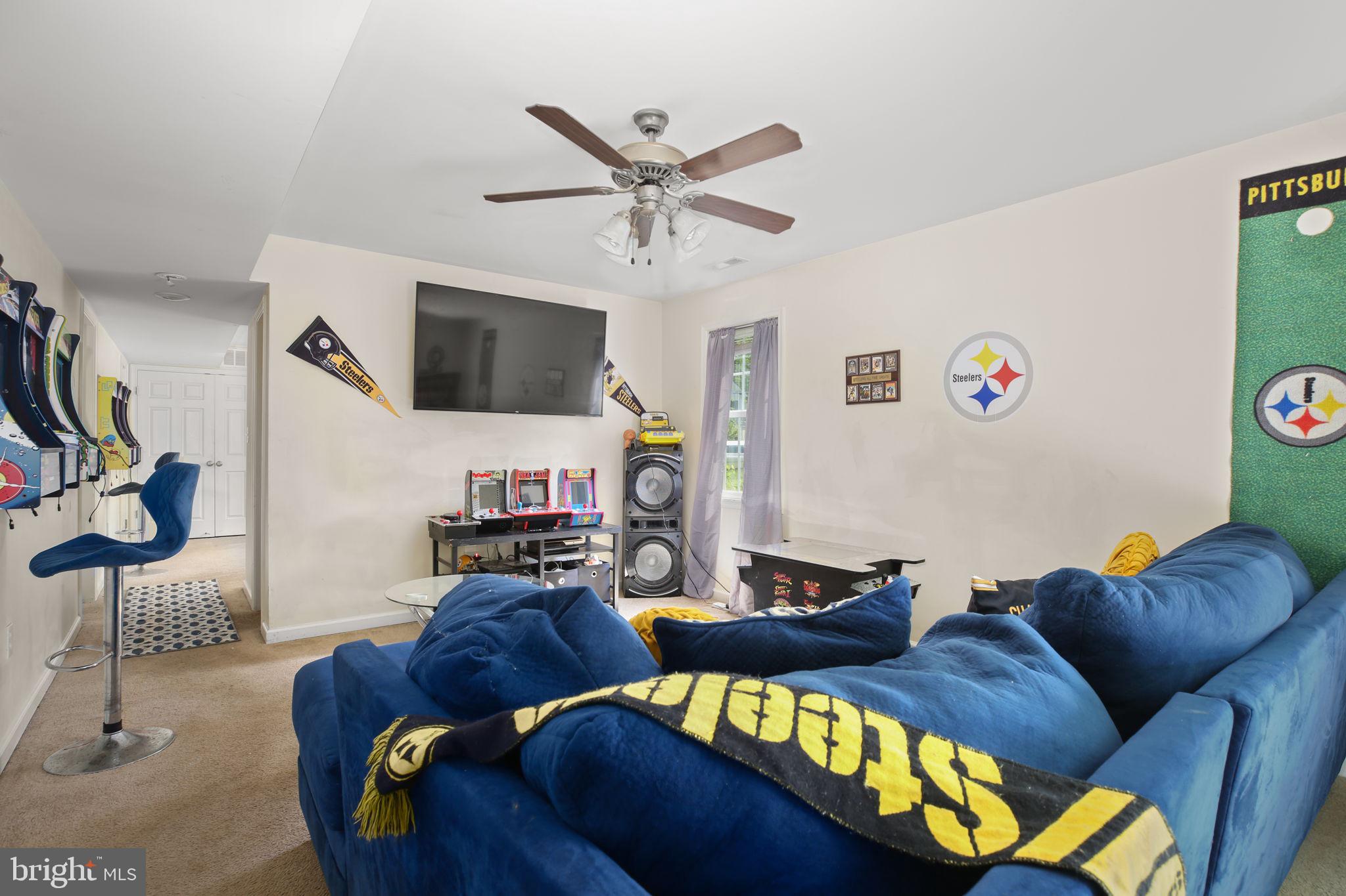 317 12th Street Colonial Beach, VA 22443 - Photo 20 of 28 a living room with furniture and a flat screen tv