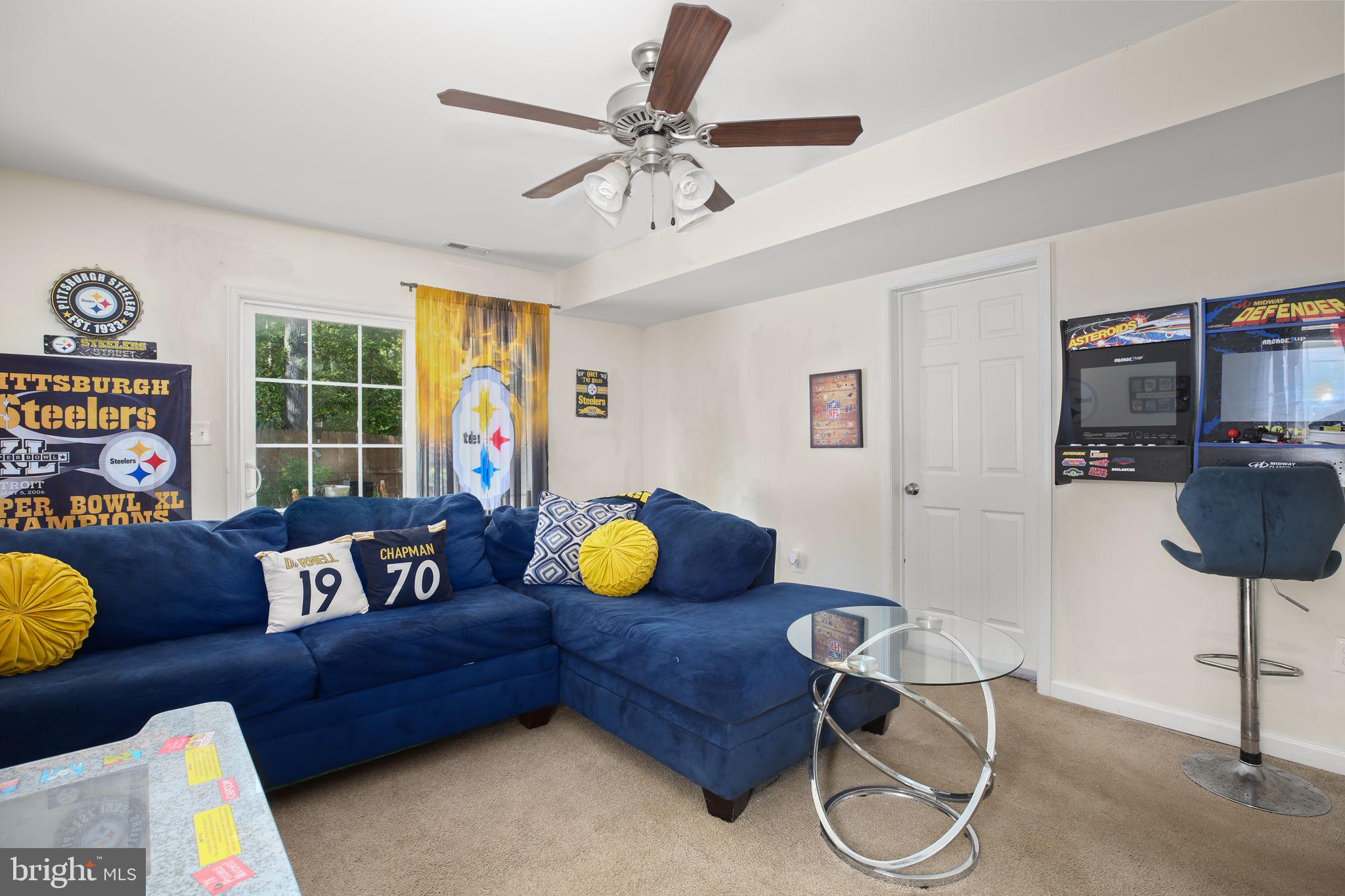 317 12th Street Colonial Beach, VA 22443 - Photo 21 of 28 a living room with furniture and a window