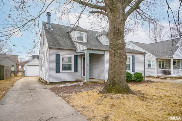 $137,500 | 1026 East Richwoods Boulevard, Peoria, IL 61603