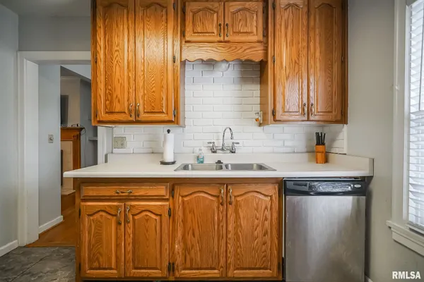 $137,500 | 1026 East Richwoods Boulevard, Peoria, IL 61603