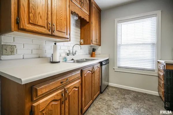 $137,500 | 1026 East Richwoods Boulevard, Peoria, IL 61603