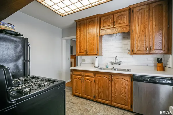 $137,500 | 1026 East Richwoods Boulevard, Peoria, IL 61603