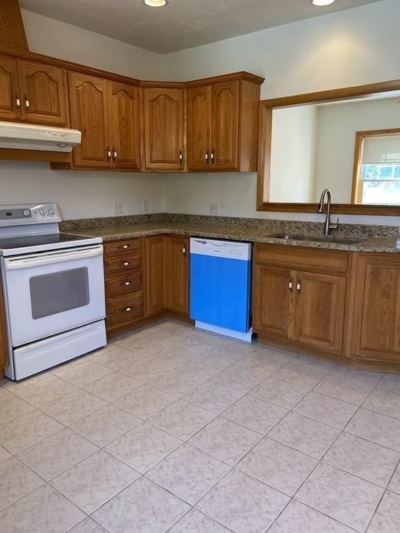 43 River Street Warren, MA 01092 - Photo 3 of 25