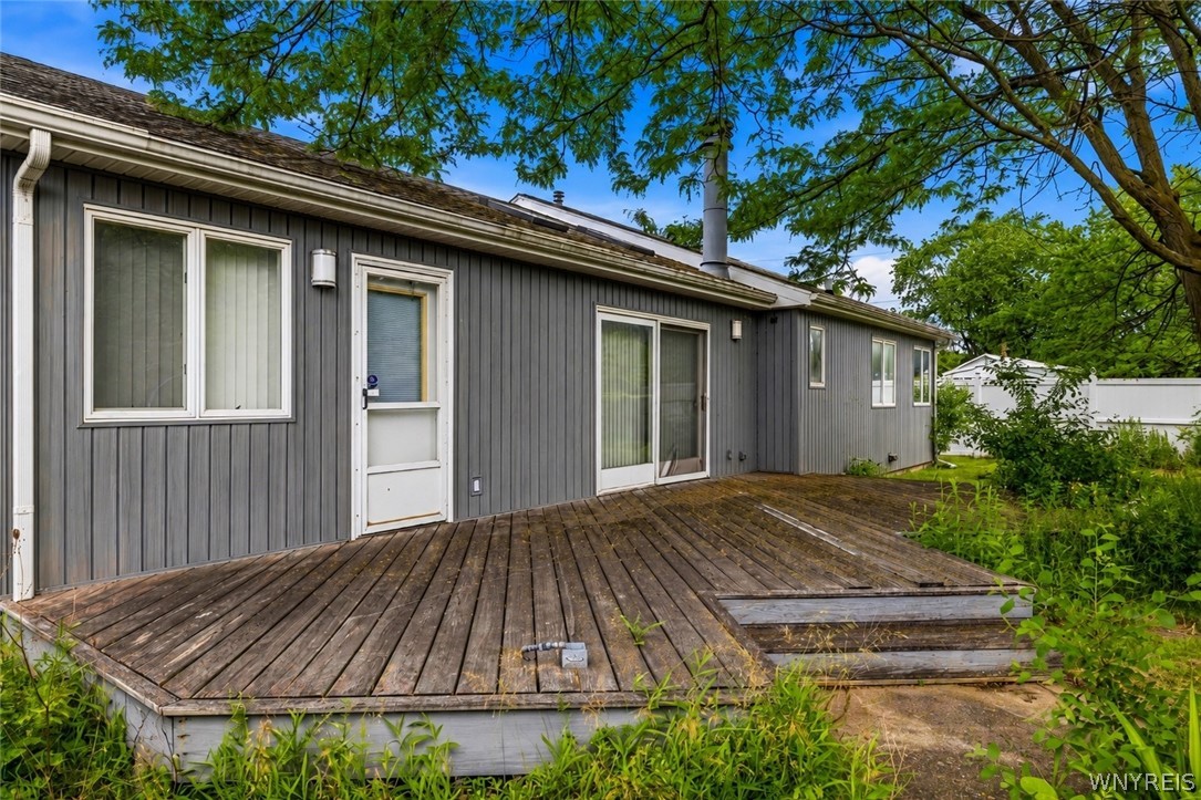 3231-3233 Military Road Niagara, NY 14304 - Photo 30 of 37 Back deck