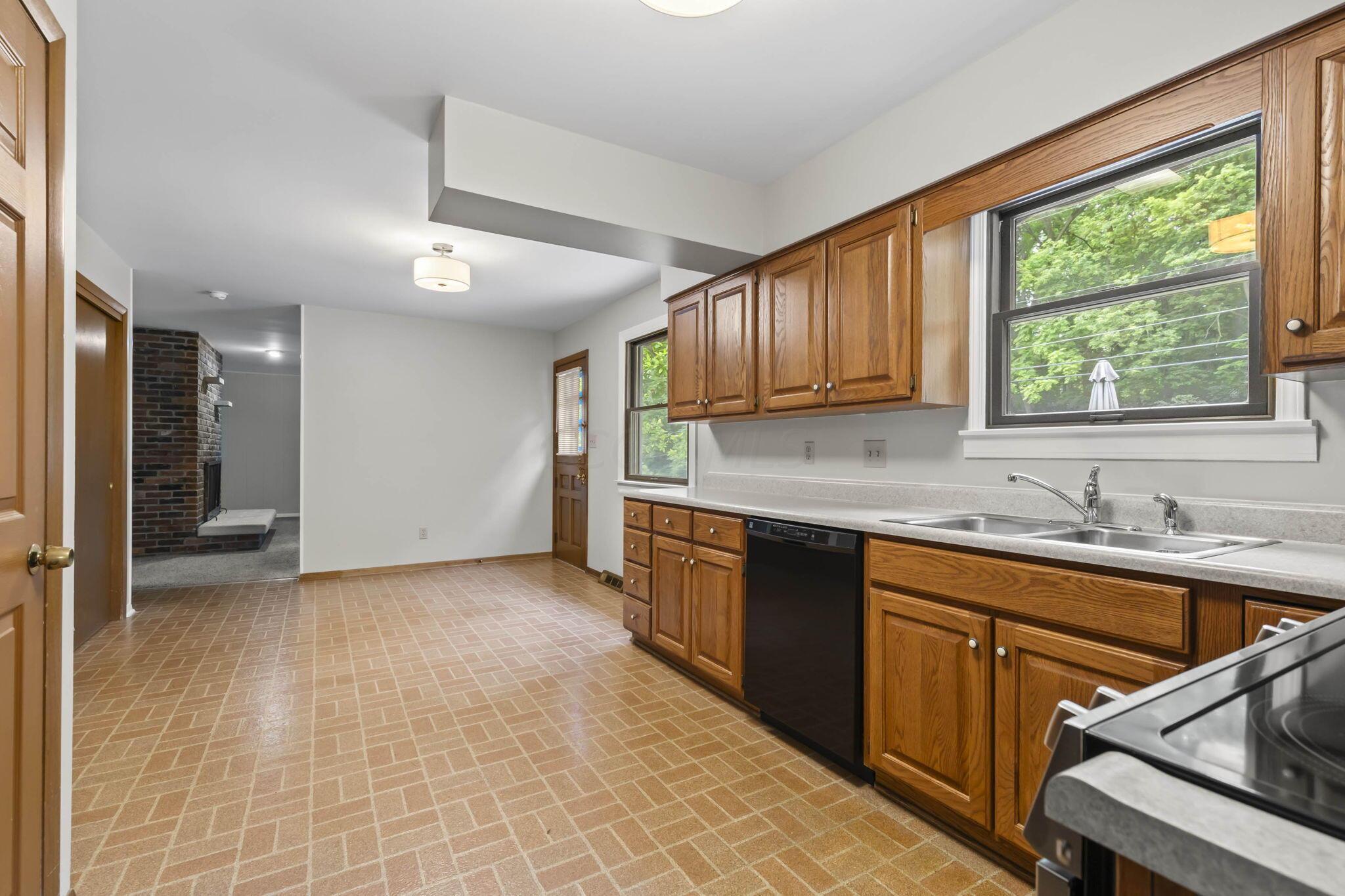 999 Birchmont Road Columbus, OH 43220 - Photo 19 of 53 Another view of the kitchen taken from the Dining Room.
