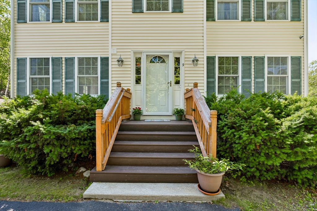 9 Perron Way Lowell, MA 01854 - Photo 4 of 42