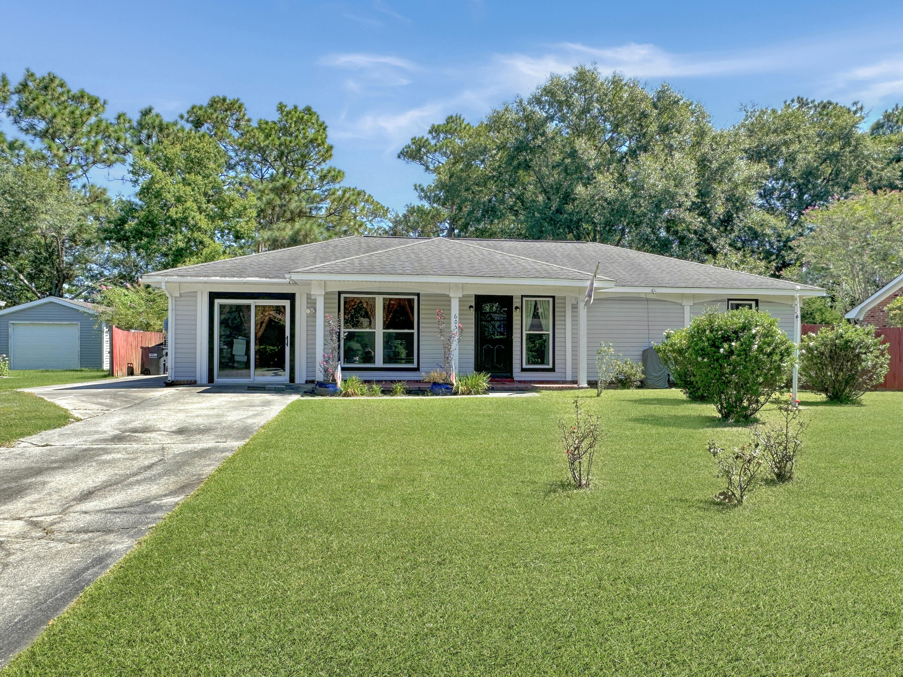605 Beauregard Road Summerville, SC 29486 - Photo 2 of 30 IMG_7587