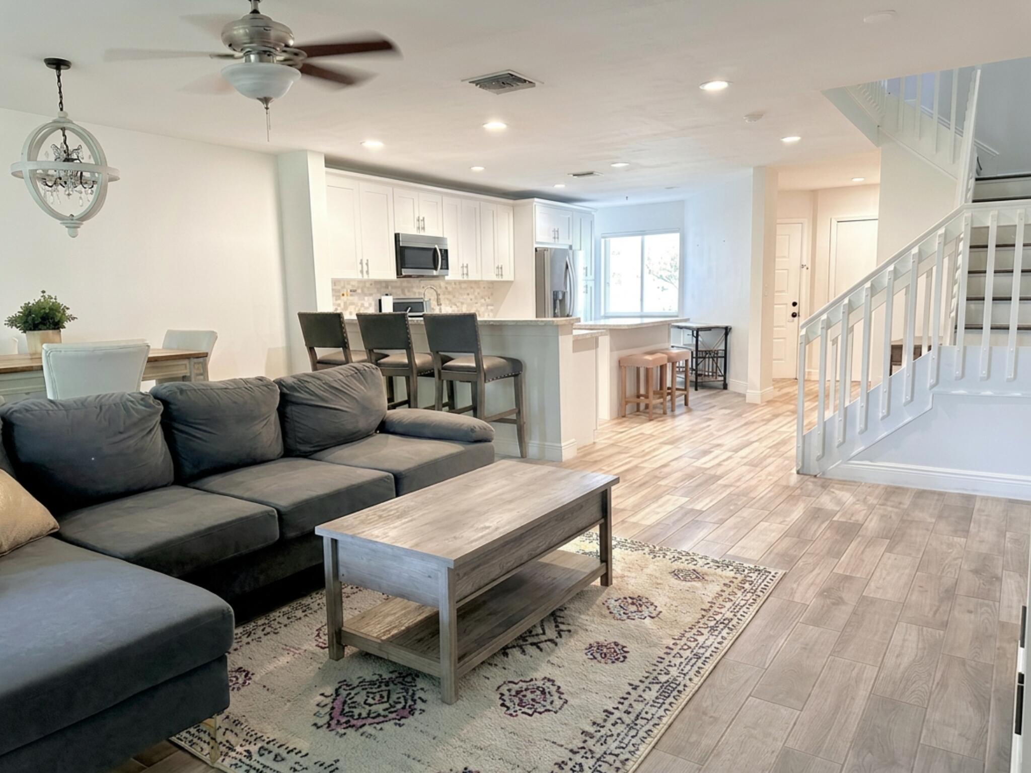 6207 Old Court Road, Unit 604 Boca Raton, FL 33433 - Photo 7 of 18 Living room 2