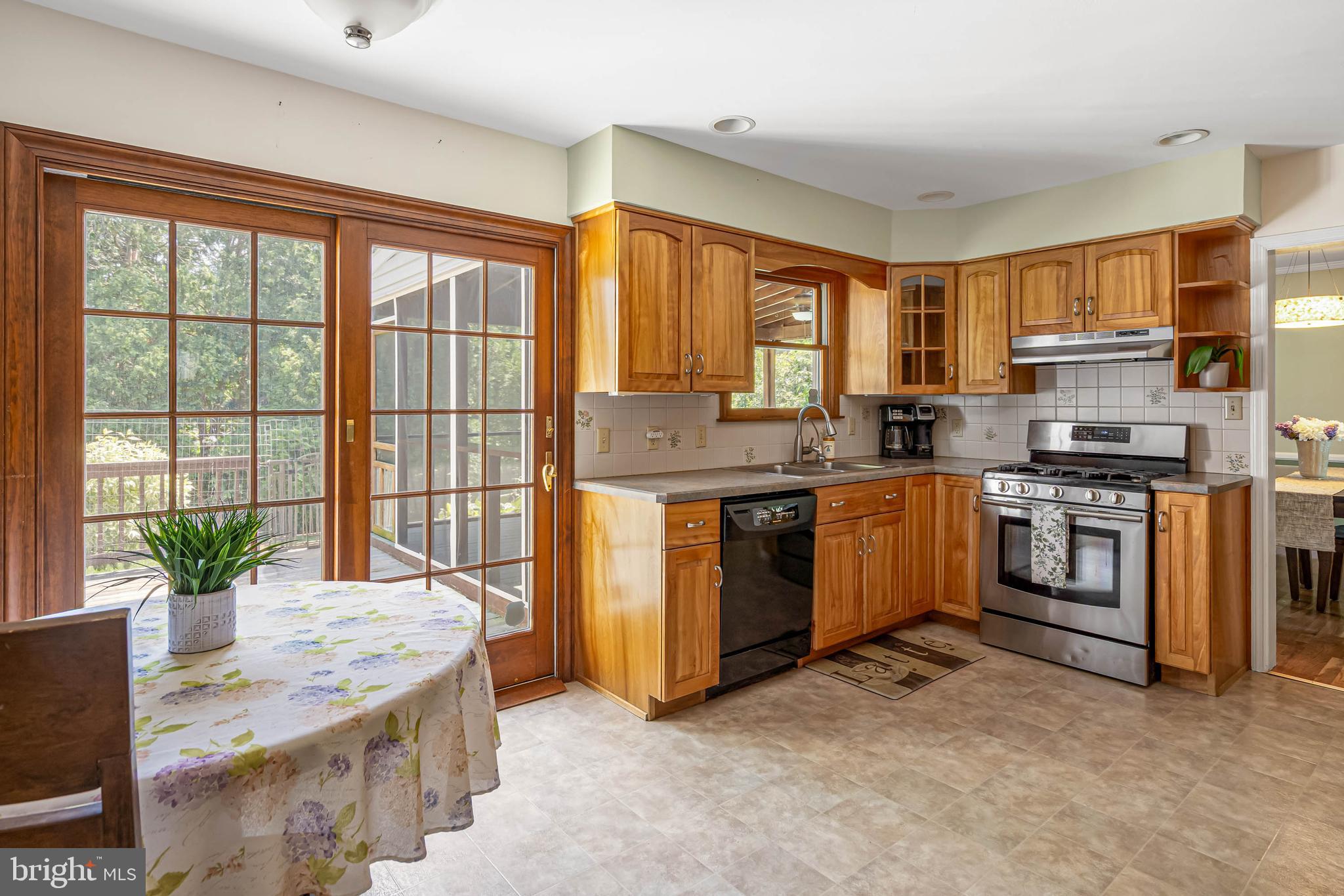 121 Decker Drive Newark, DE 19711 - Photo 16 of 57 a kitchen with a stove a sink and a refrigerator