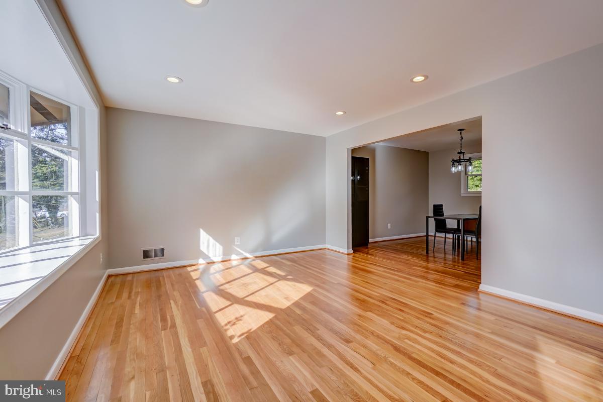 6417 Earlham Drive Bethesda, MD 20817 - Photo 7 of 37