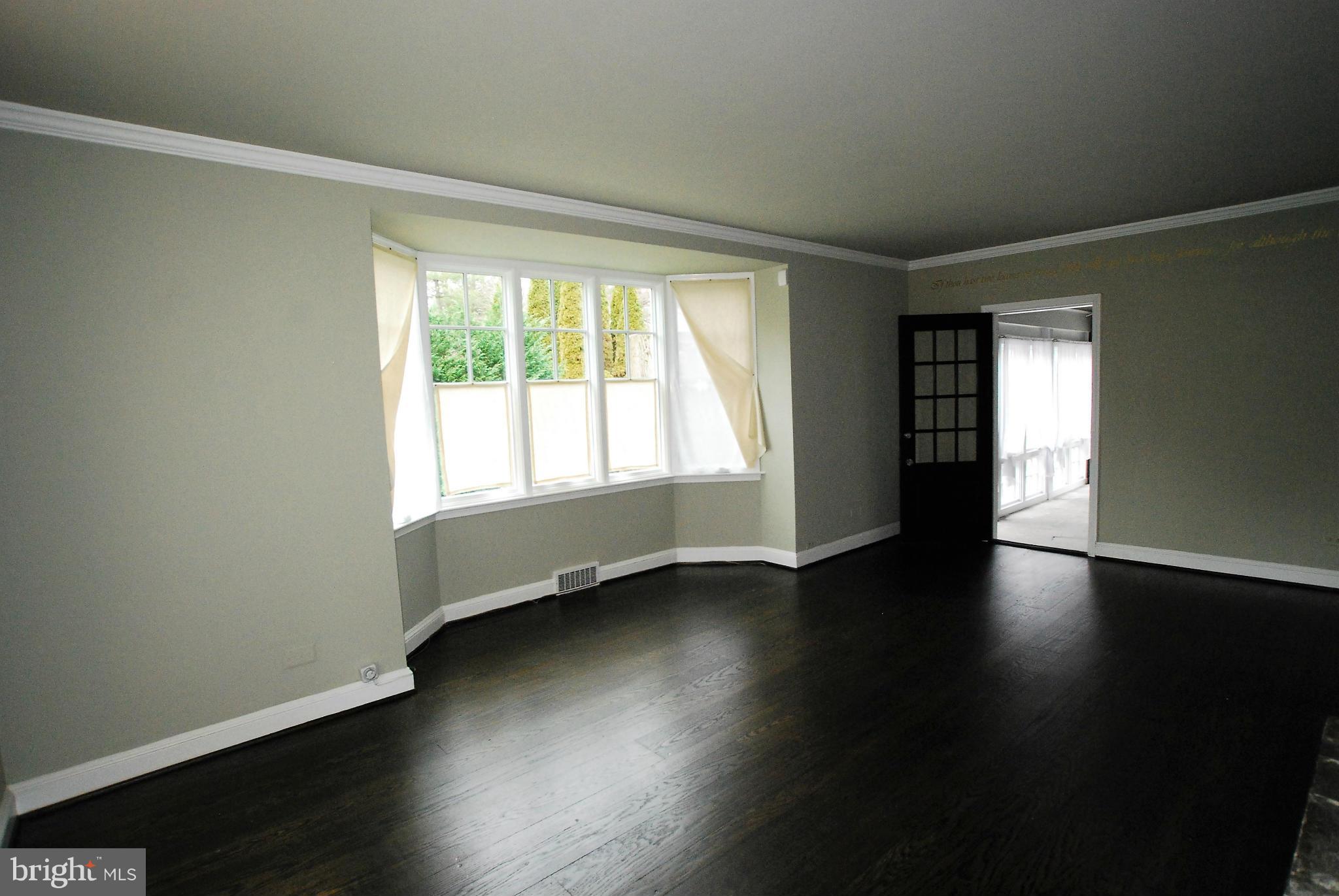 818 Bellemore Road Baltimore, MD 21210 - Photo 11 of 30 Living Room