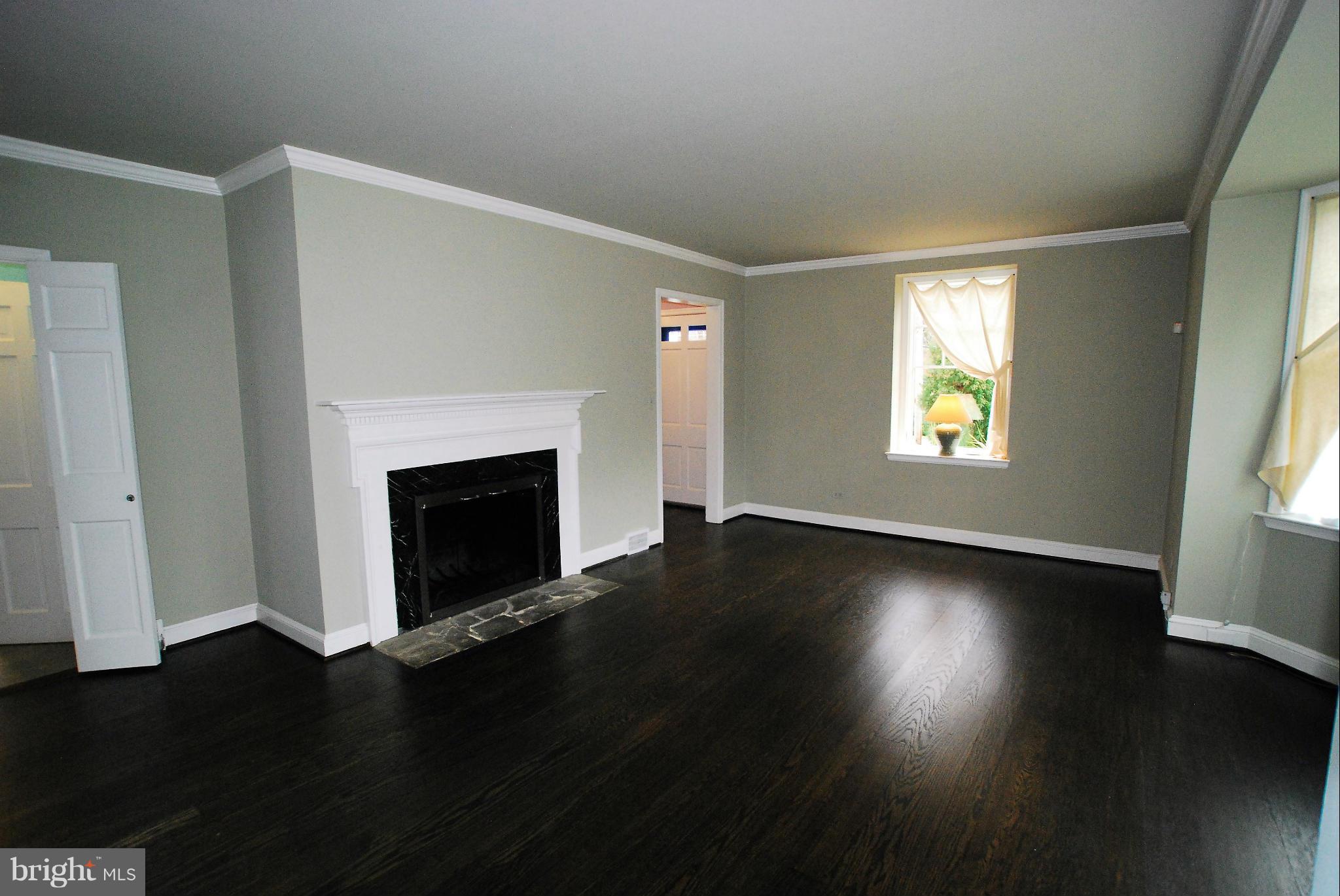 818 Bellemore Road Baltimore, MD 21210 - Photo 12 of 30 Living Room