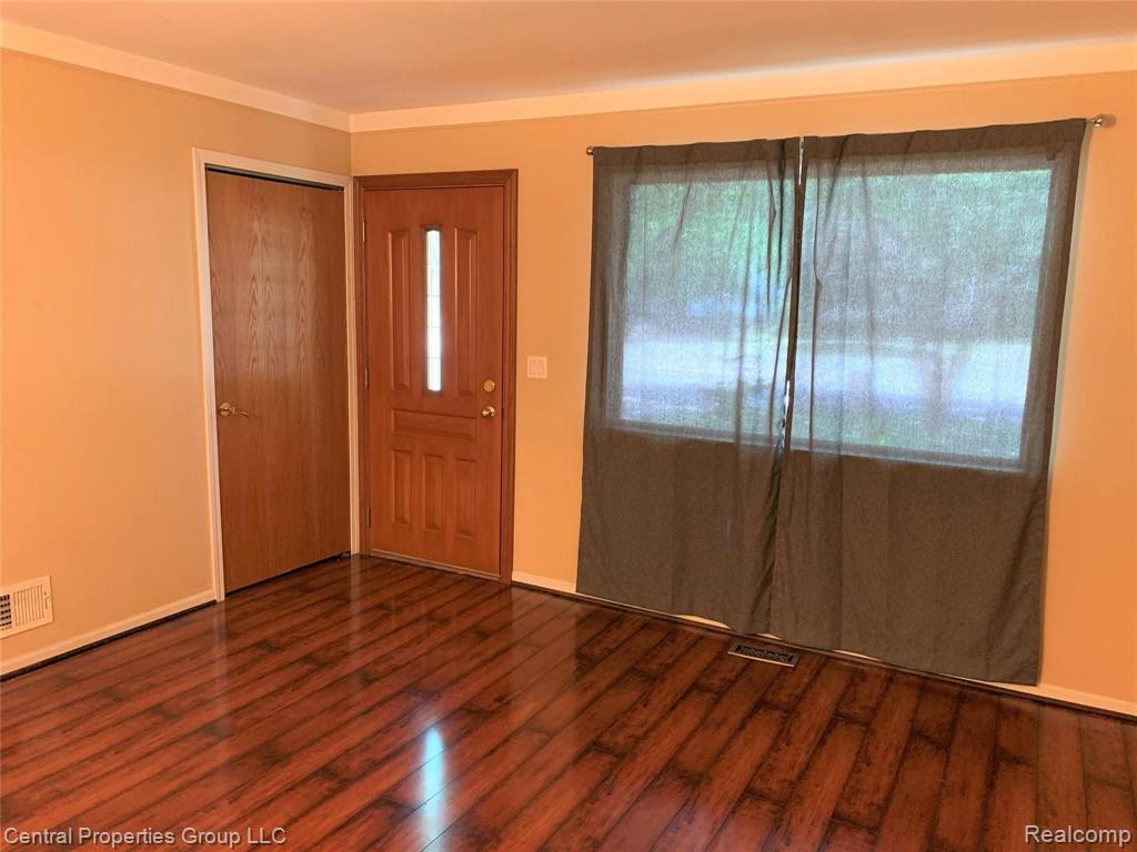 14235 Inkster Road Livonia, MI 48154 - Photo 3 of 21