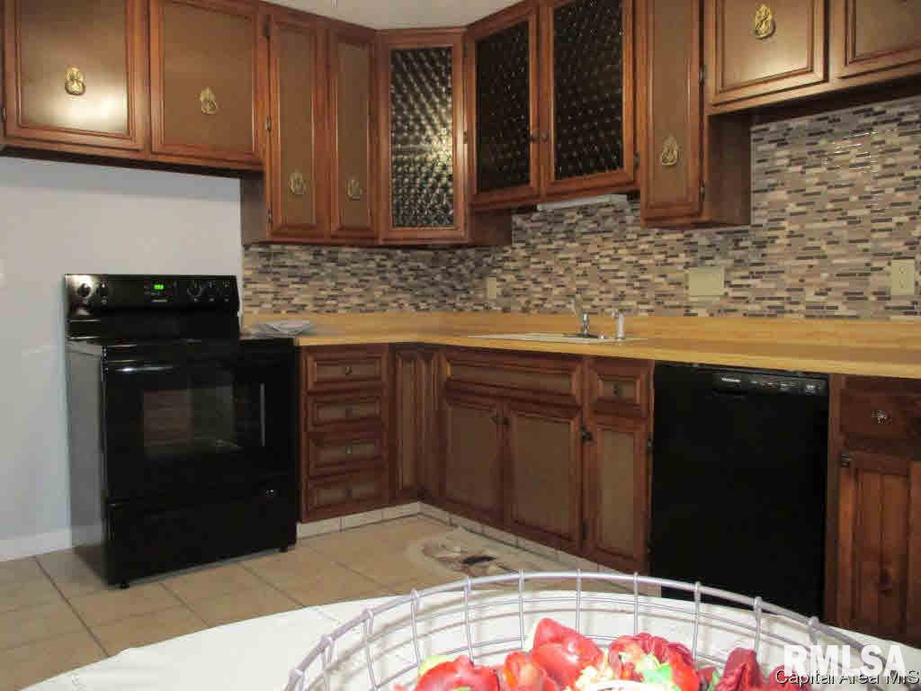1920 Stonehenge Road Springfield, IL 62702 - Photo 17 of 31