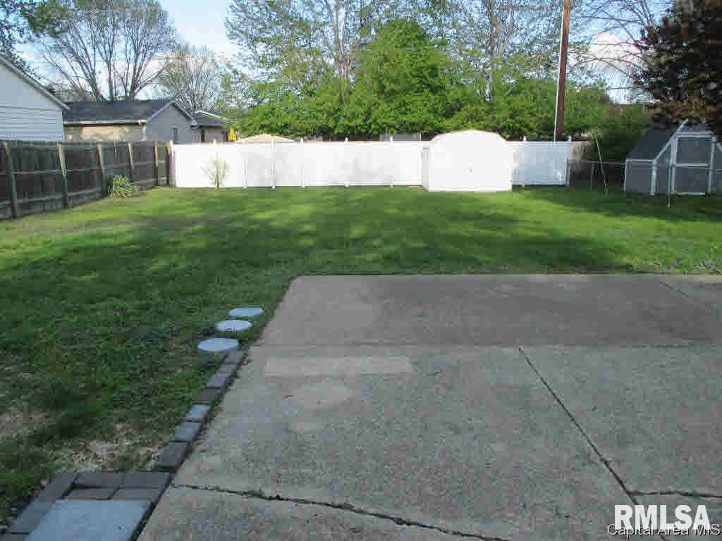 1920 Stonehenge Road Springfield, IL 62702 - Photo 24 of 31