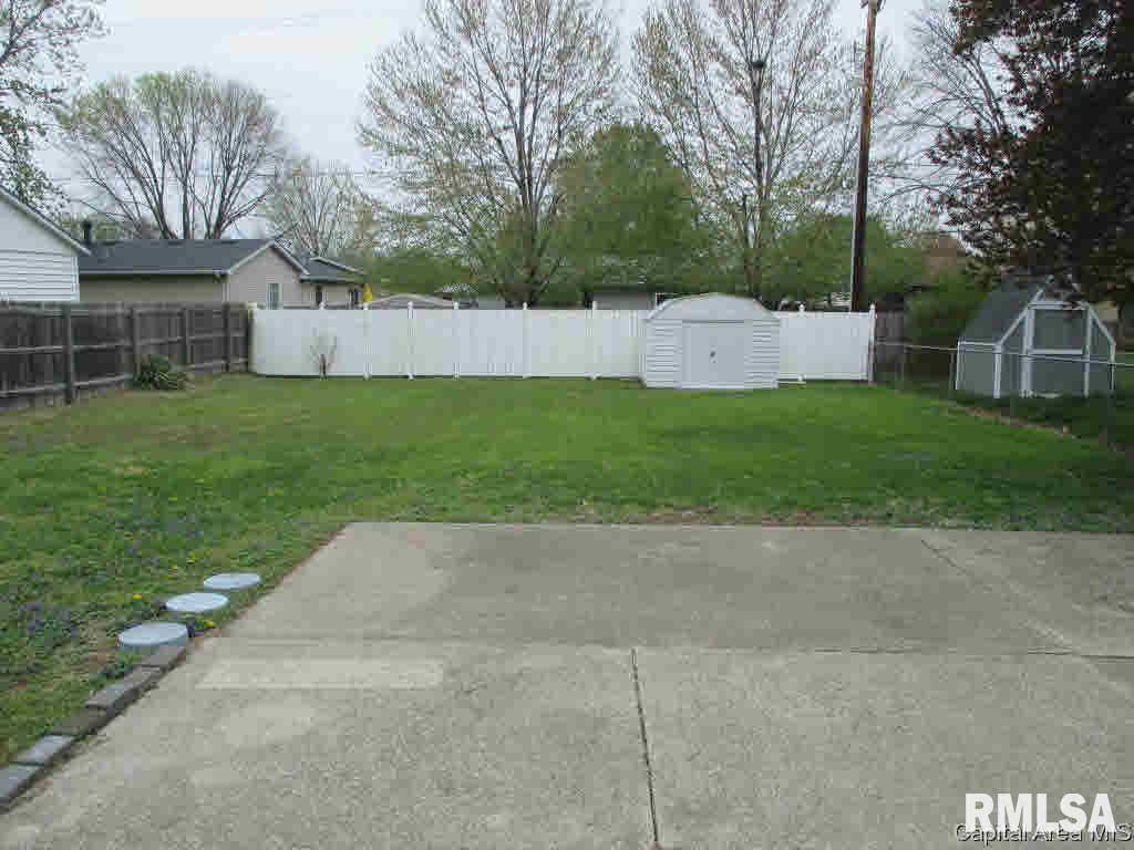 1920 Stonehenge Road Springfield, IL 62702 - Photo 8 of 31