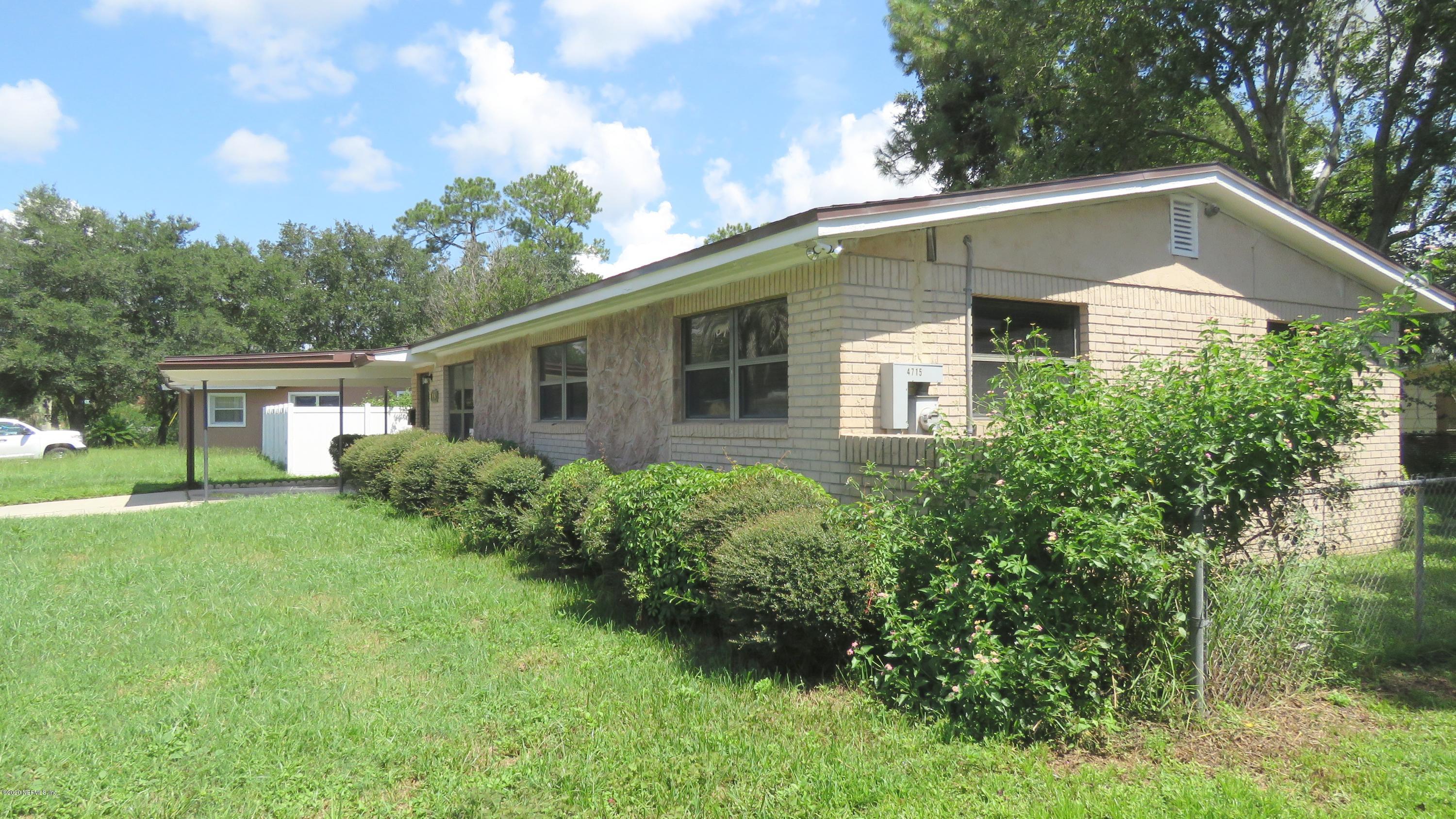 4715 Spring Park Road Jacksonville, FL 32207 - Photo 2 of 12 a front view of house with yard and green space