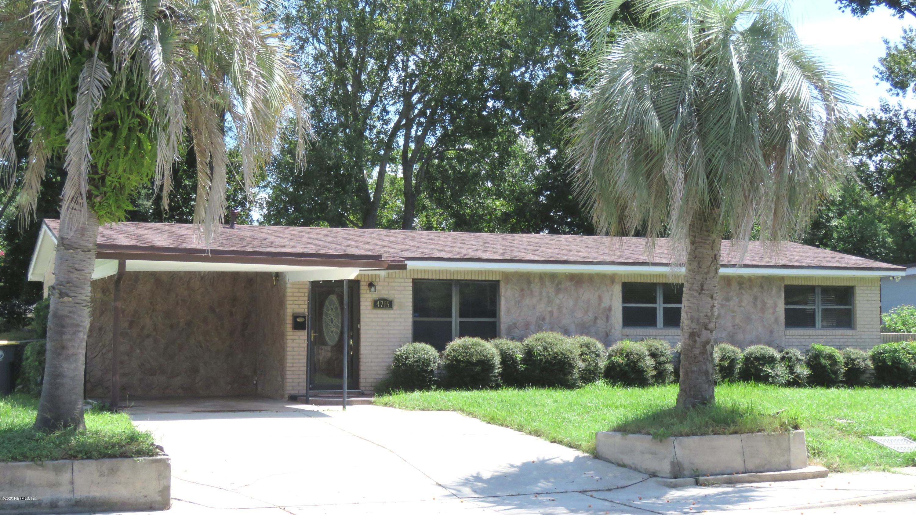 4715 Spring Park Road Jacksonville, FL 32207 - Photo 4 of 12 a front view of a house with garden