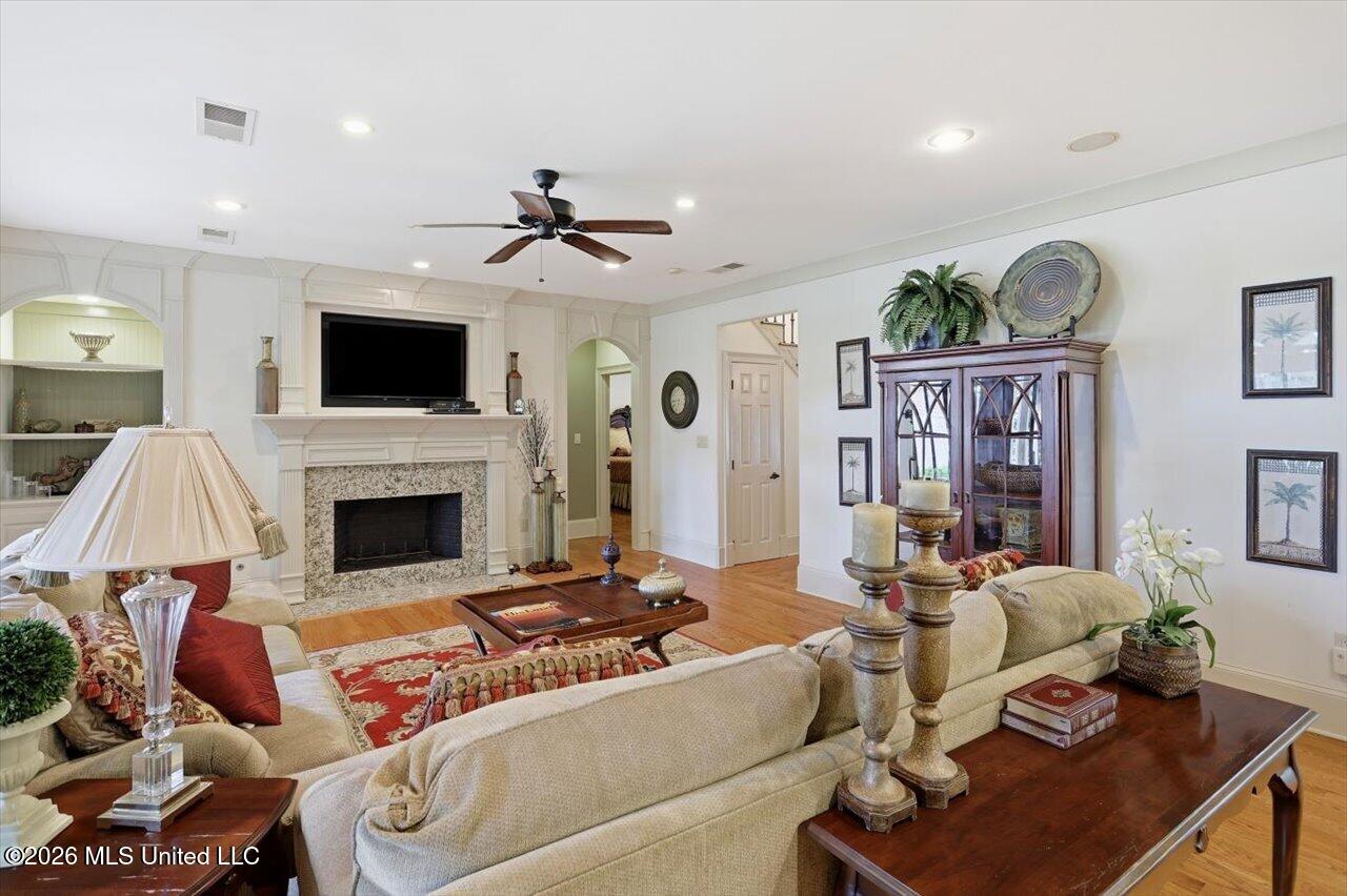 301 Feather Glen Ridgeland, MS 39157 - Photo 6 of 22 07-301 Feather Glen _ Hometoursms.com