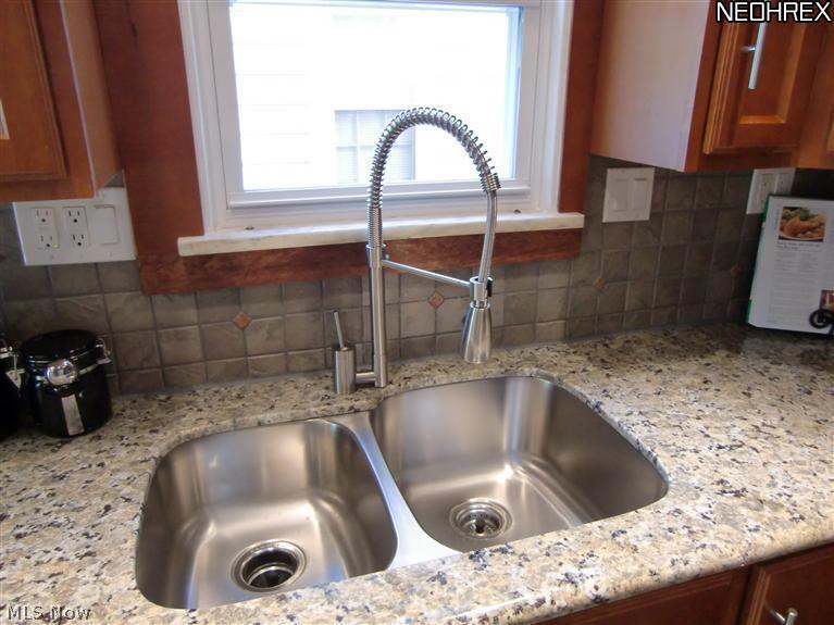 3877 Montevista Road Cleveland Heights, OH 44121 - Photo 8 of 25