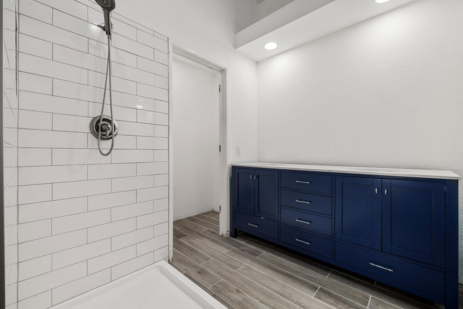 9488 Dunkerrin Way Elk Grove, CA 95758 - Photo 25 of 43 a bathroom with a shower