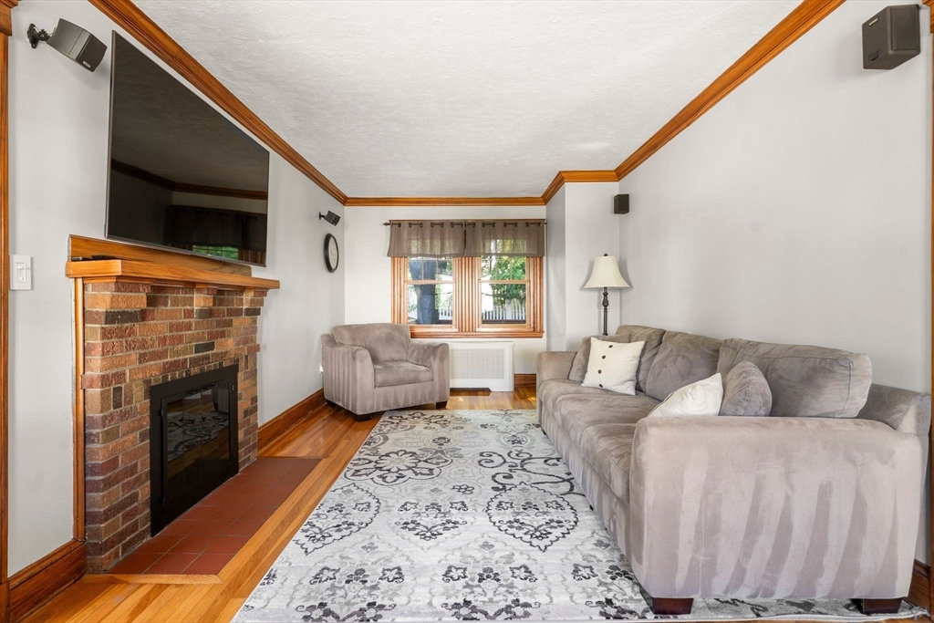 10 Barclay Road Boston, MA 02132 - Photo 8 of 39 Gallery Image 8