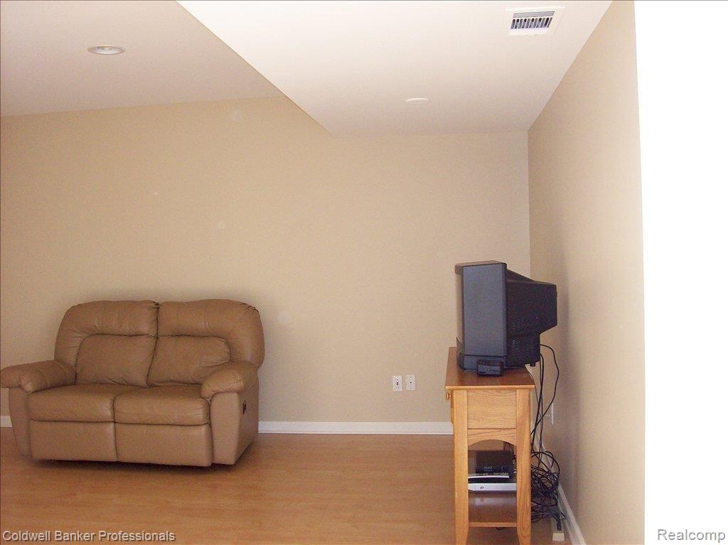 7396 Homestead Road Ypsilanti, MI 48197 - Photo 20 of 25 20_FamilyRoom