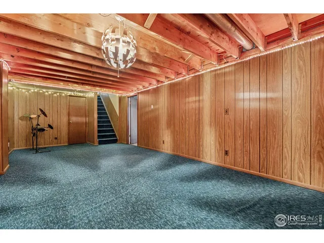 a view of a indoor garage