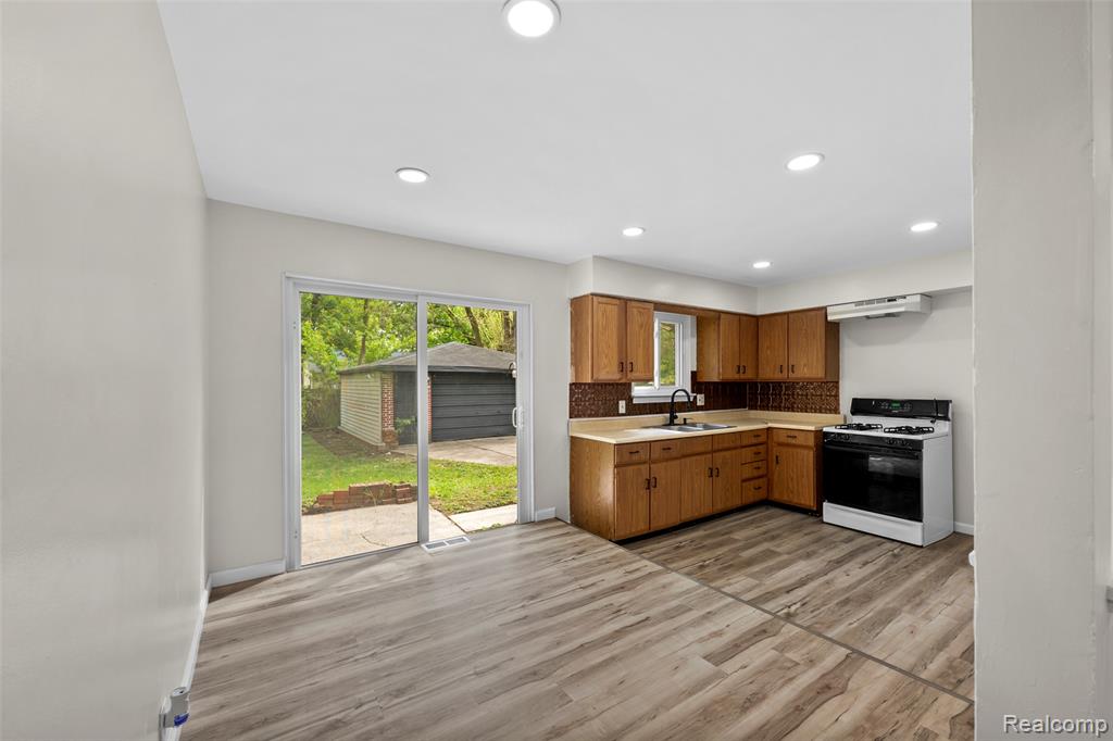 26027 Ross Street Inkster, MI 48141 - Photo 8 of 23