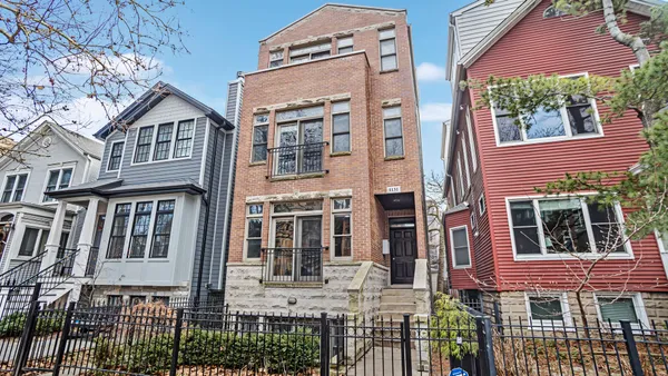 $650,000 | 1131 West Wolfram Street, Unit 2, Chicago, IL 60657