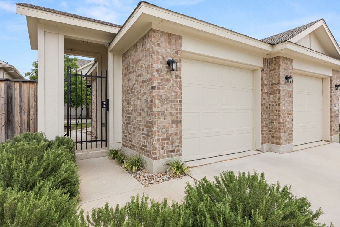 2813 Hopi Path, Unit 11 Leander, TX 78641 - Photo 3 of 40