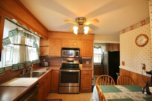 185 Parmenter Road Newton, MA 02465 - Photo 11 of 23