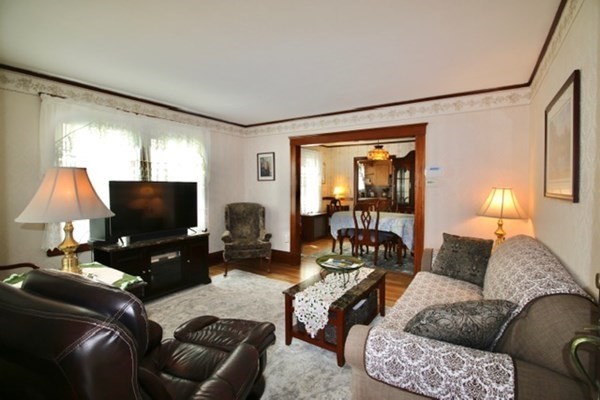 185 Parmenter Road Newton, MA 02465 - Photo 6 of 23