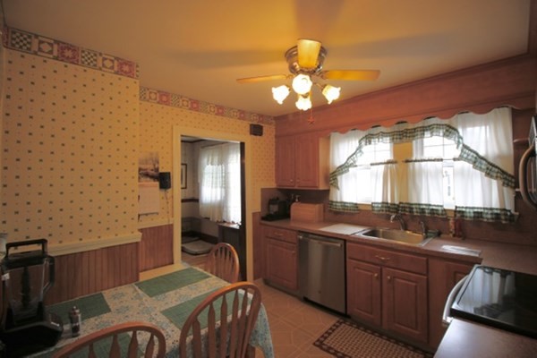 185 Parmenter Road Newton, MA 02465 - Photo 10 of 23