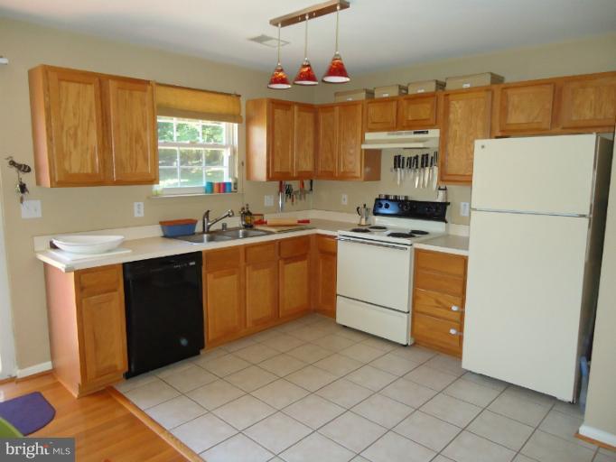 10126 High Ridge Road Laurel, MD 20723 - Photo 1 of 24 Kitchen