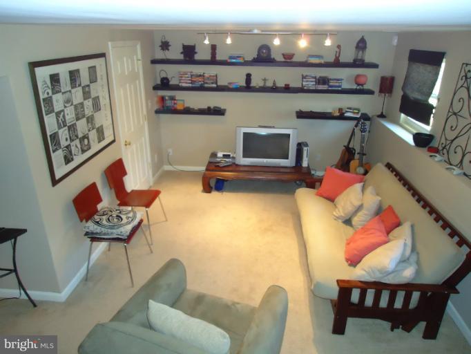 10126 High Ridge Road Laurel, MD 20723 - Photo 14 of 24 Family Room