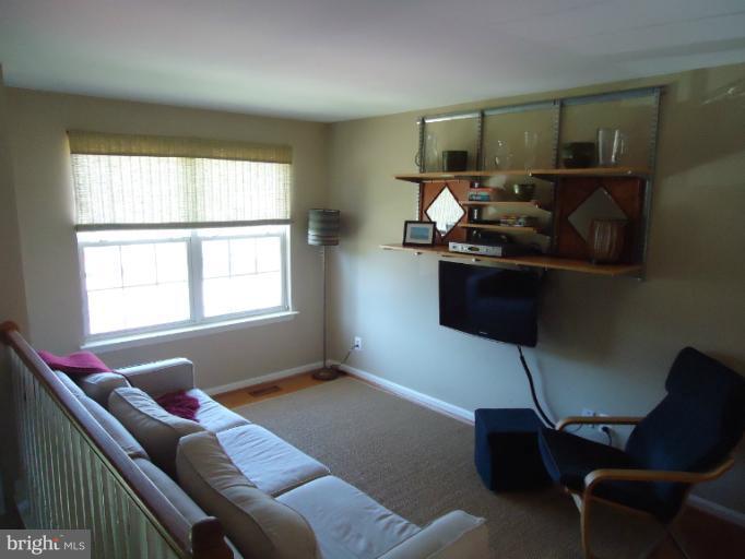 10126 High Ridge Road Laurel, MD 20723 - Photo 19 of 24 Living Room