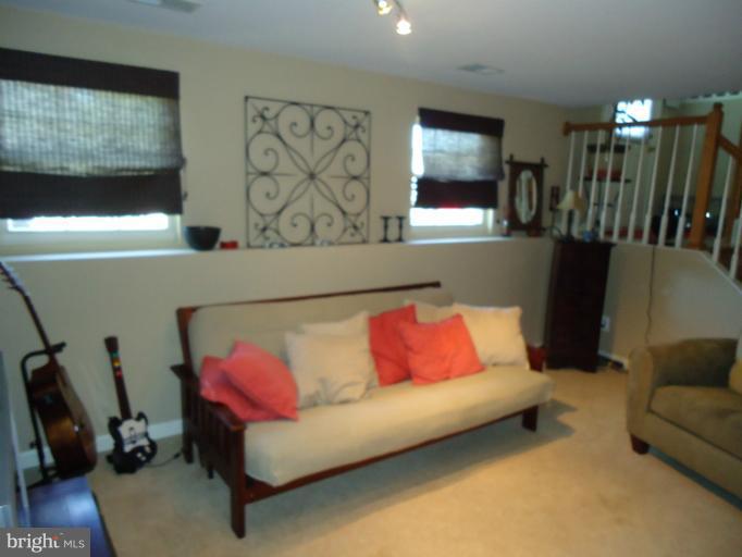 10126 High Ridge Road Laurel, MD 20723 - Photo 7 of 24 Family Room