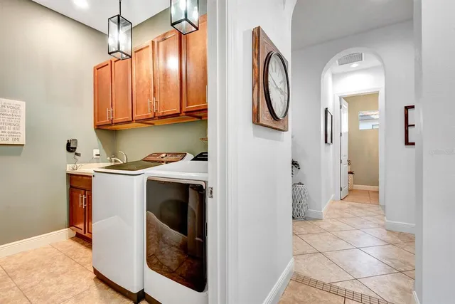a en suite bathroom with a sink and a mirror