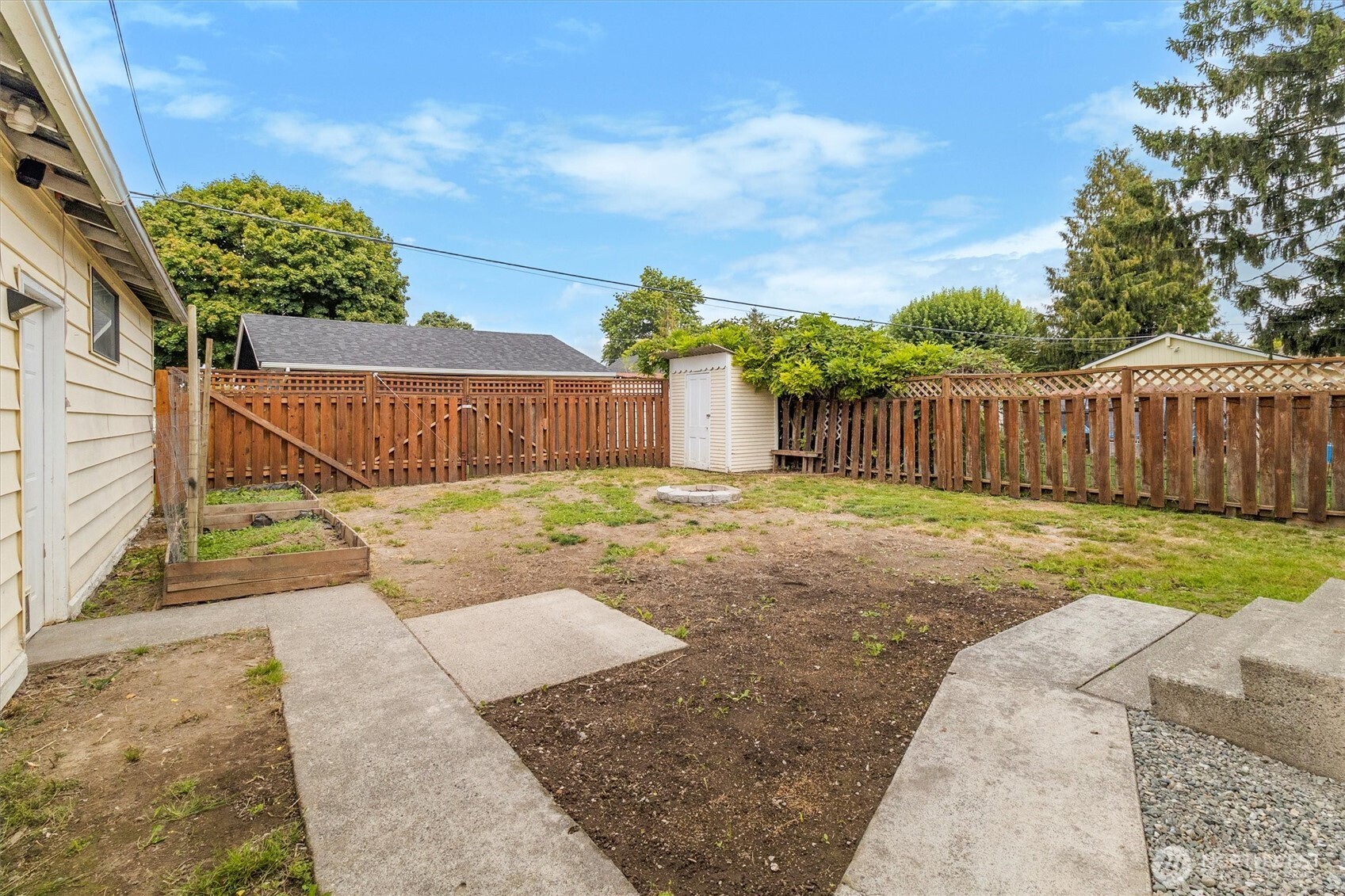 310 Second Street Sumas, WA 98295 - Photo 24 of 28 a view of a back yard of the house