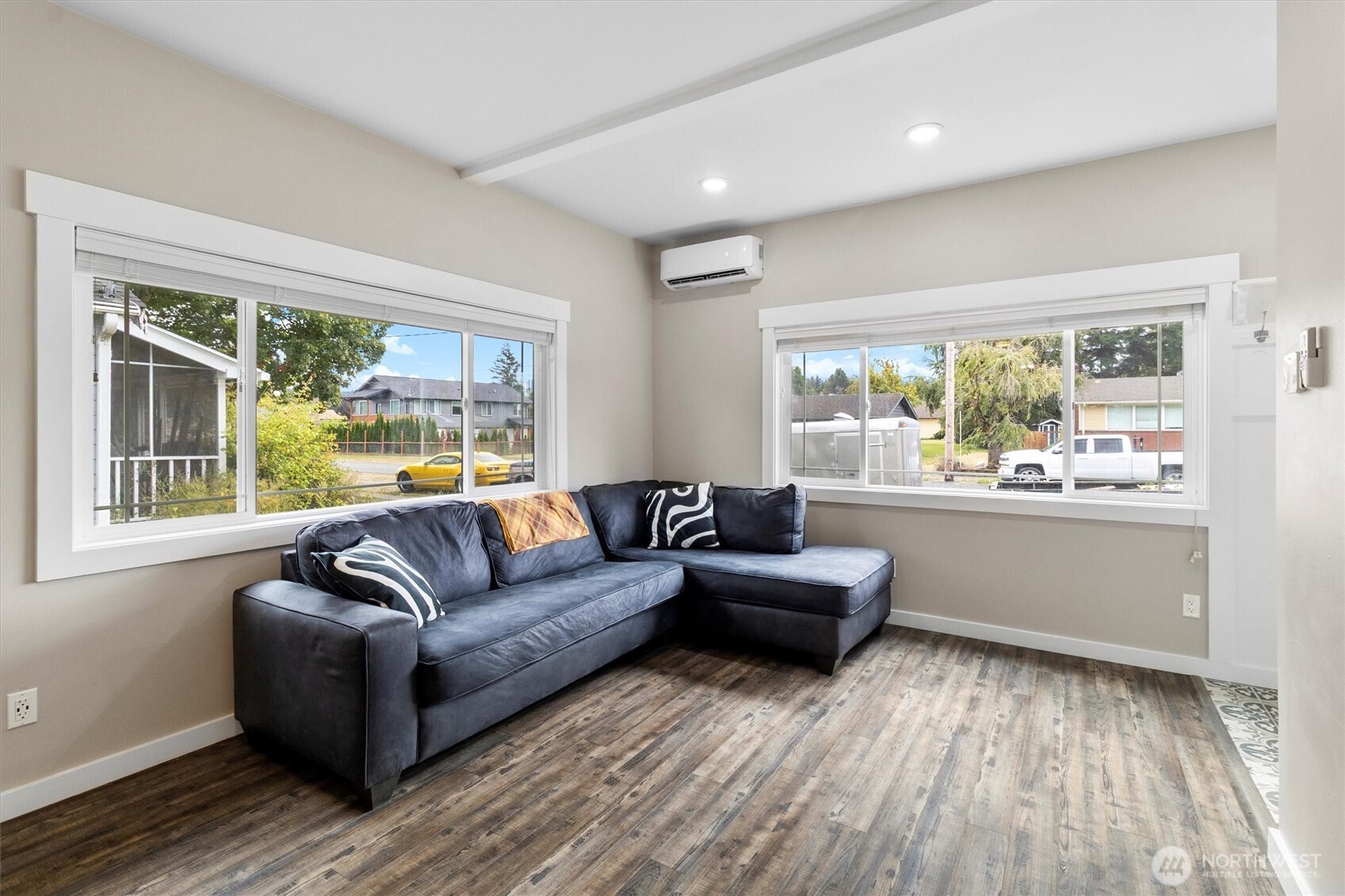 310 Second Street Sumas, WA 98295 - Photo 4 of 28 a living room with furniture and a large window