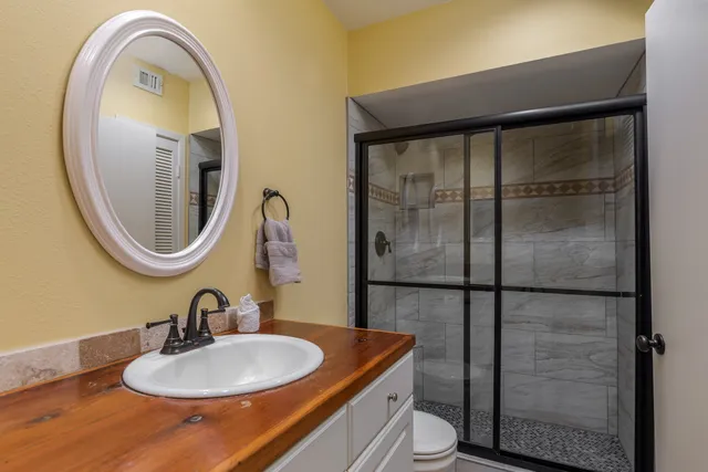 $2,000 | 2228 South Piney Point Road, Unit 109, Houston, TX 77063