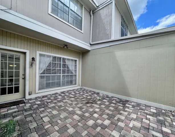 $2,000 | 2228 South Piney Point Road, Unit 109, Houston, TX 77063