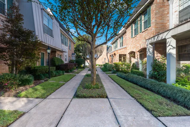 $2,000 | 2228 South Piney Point Road, Unit 109, Houston, TX 77063