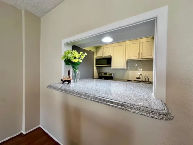 $2,000 | 2228 South Piney Point Road, Unit 109, Houston, TX 77063